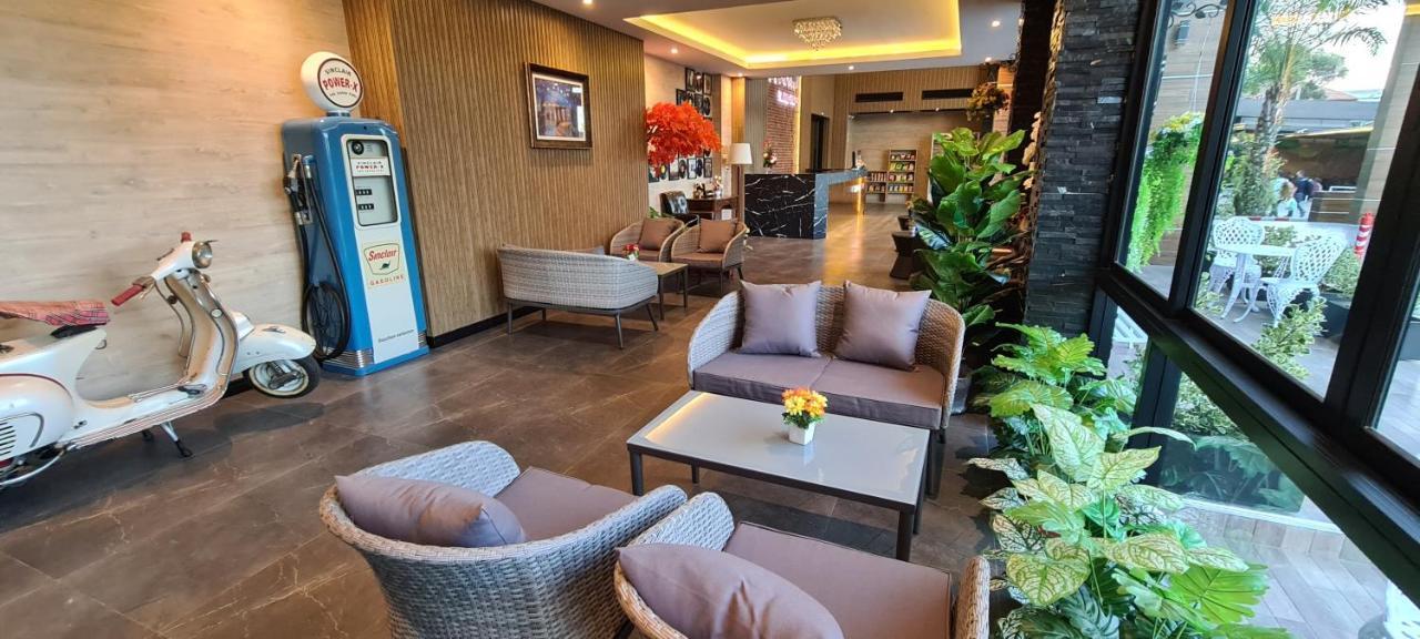 The Room Boutique Hotel Sakon Nakhon Buitenkant foto